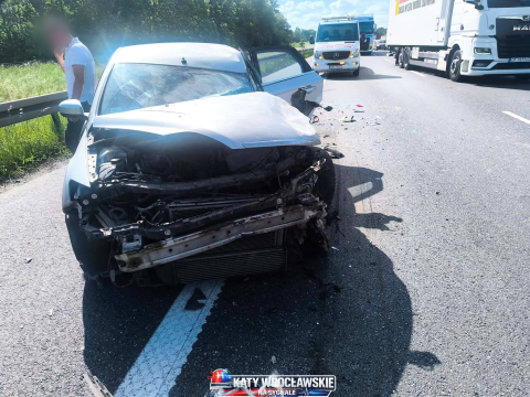 Ciężarówka w rowie i zderzenie dwóch pojazdów. Duże utrudnienia i korki na autostradzie A4 - 3