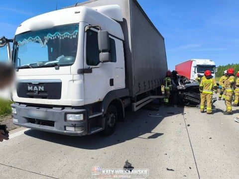 Poważny wypadek na autostradzie A4, trwają poszukiwania kierowcy. Ogromne korki w kierunku Wrocławia [ZDJĘCIA] - 1