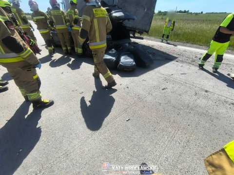 Poważny wypadek na autostradzie A4, trwają poszukiwania kierowcy. Ogromne korki w kierunku Wrocławia [ZDJĘCIA] - 2