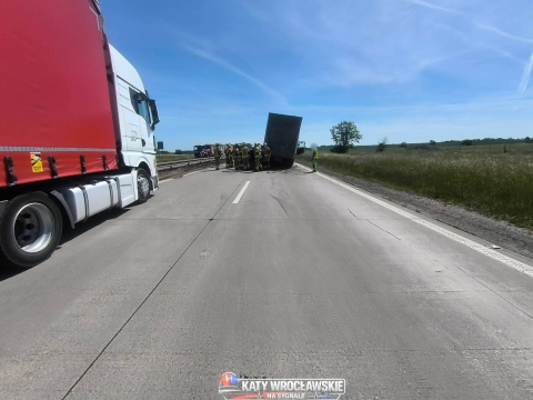 Poważny wypadek na autostradzie A4, trwają poszukiwania kierowcy. Ogromne korki w kierunku Wrocławia [ZDJĘCIA] - 3