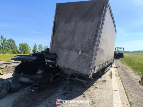 Poważny wypadek na autostradzie A4, trwają poszukiwania kierowcy. Ogromne korki w kierunku Wrocławia [ZDJĘCIA] - 6