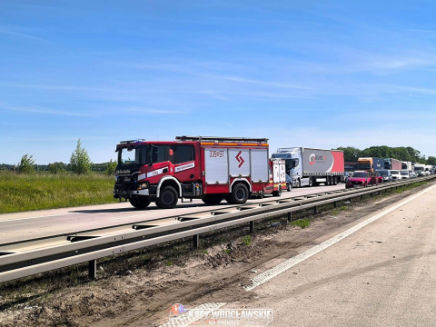 Poważny wypadek na autostradzie A4, trwają poszukiwania kierowcy. Ogromne korki w kierunku Wrocławia [ZDJĘCIA] - 7