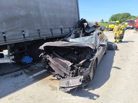Poważny wypadek na autostradzie A4, trwają poszukiwania kierowcy. Ogromne korki w kierunku Wrocławia [ZDJĘCIA] - 8