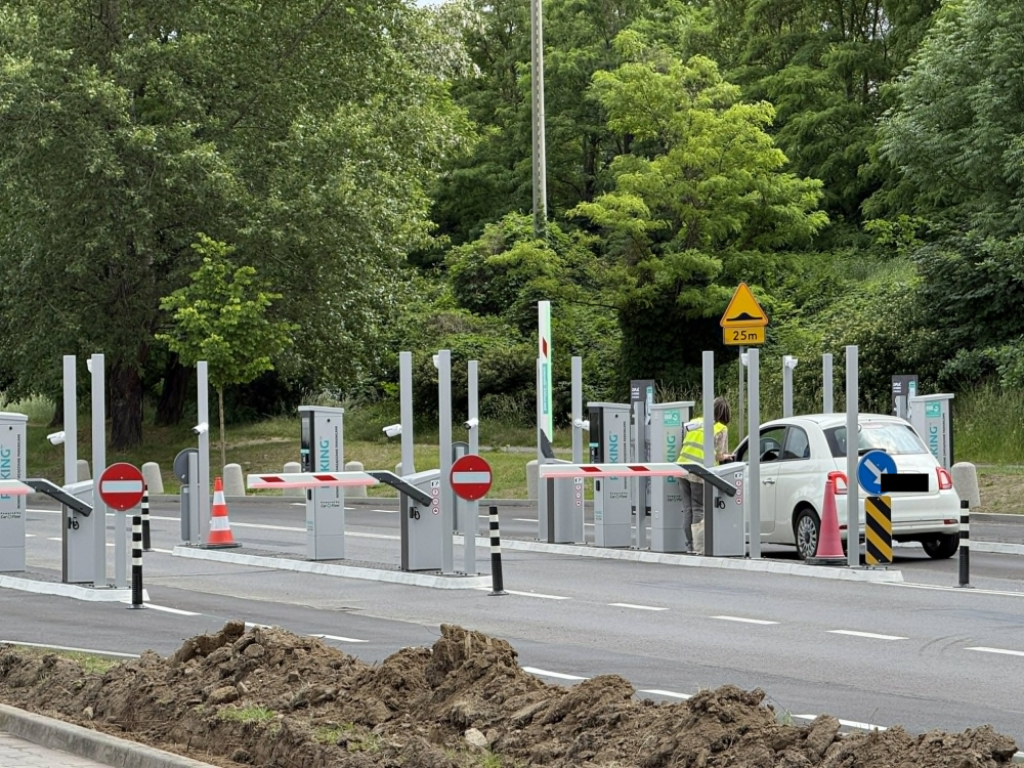 Szlabany przed Magnolią zamknięte. Od 1 czerwca musimy zapłacić za wjazd na parking pod centrum handlowym – Parking przy Magnolii Park od dzisiaj płatny