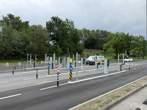 Szlabany przed Magnolią zamknięte. Od 1 czerwca musimy zapłacić za wjazd na parking pod centrum handlowym - 2