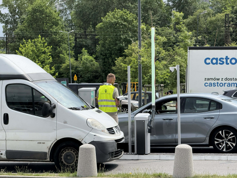 Szlabany przed Magnolią zamknięte. Od 1 czerwca musimy zapłacić za wjazd na parking pod centrum handlowym - 3