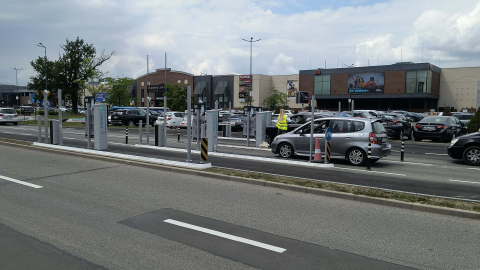 Szlabany przed Magnolią zamknięte. Od 1 czerwca musimy zapłacić za wjazd na parking pod centrum handlowym - 5