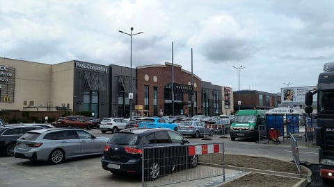 Szlabany przed Magnolią zamknięte. Od 1 czerwca musimy zapłacić za wjazd na parking pod centrum handlowym - 6