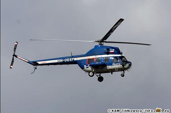 Policyjny helikopter nad głowami - Fot. foto.ziolo.eu