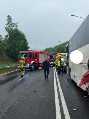 Zderzenie osobówki z autokarem na DK5. To niejedyne zdarzenie na dolnośląskich drogach - 0