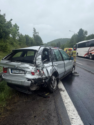 Zderzenie osobówki z autokarem na DK5. To niejedyne zdarzenie na dolnośląskich drogach - 2