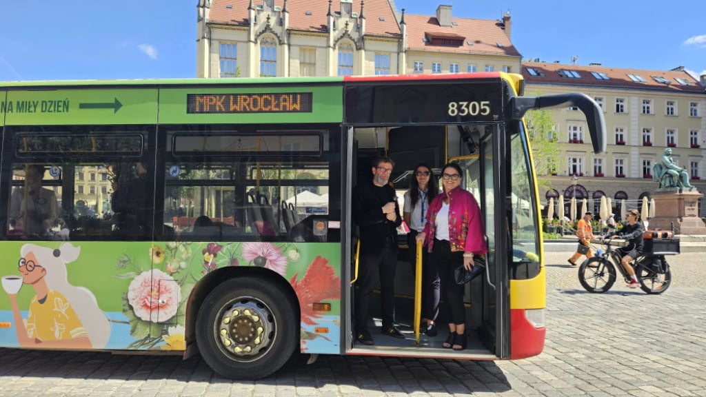 Wrocław chce aktywizować seniorów. To z myślą o nich stworzono Silverbus