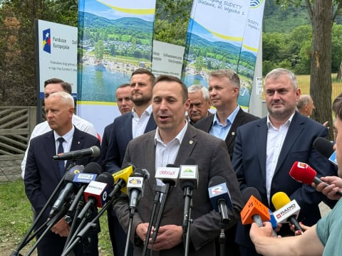 Dwie nowe stacje na Dolnym Śląsku. Jechaliśmy pierwszym pociągiem nad Jezioro Bielawskie i w Góry Sowie - 4