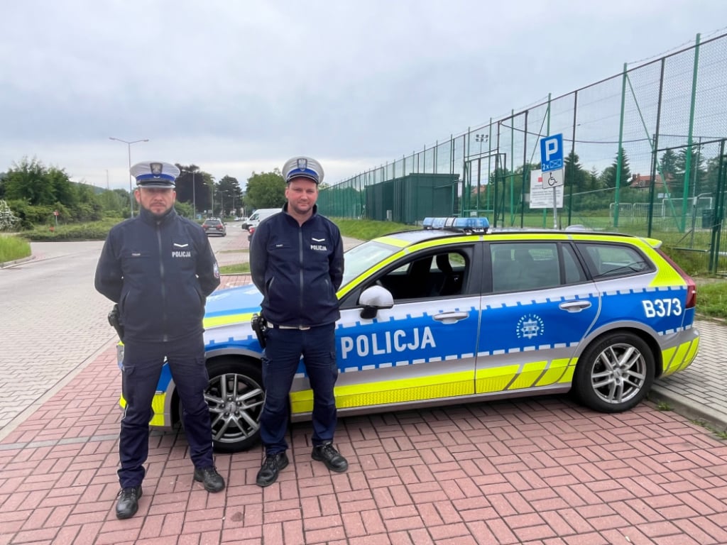 Wałbrzyska policja kontroluje autokary. Tu kierowcy mogą sprawdzić stan techniczny pojazdu