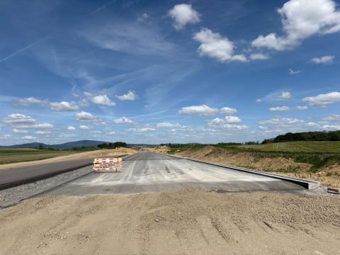 Pierwszym odcinkiem S8 z Wrocławia do Kłodzka pojedziemy już w przyszłym roku. Tak idą prace [ZDJĘCIA] - 5