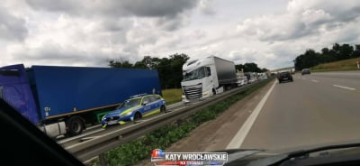 Ogromny korek na autostradzie A4. Doszło tam do zderzenia dw&oacute;ch ciężar&oacute;wek