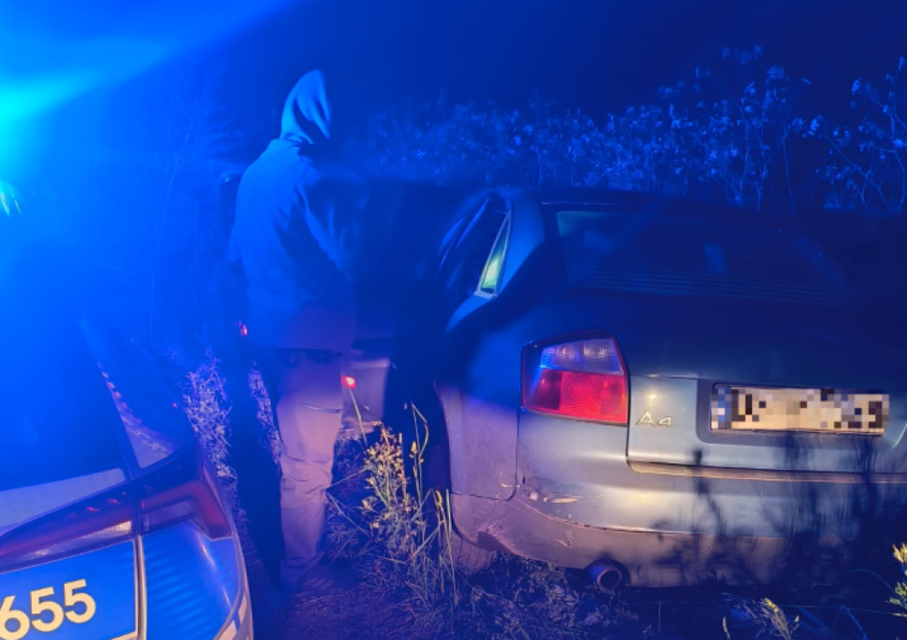 Poszukiwana 26-latka prowadziła pomimo trzech zakazów. Policjanci znaleźli ją w krzakach