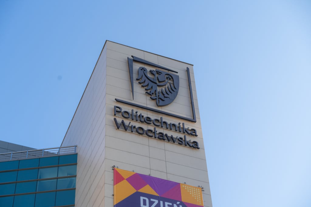 Politechnika Wrocławska będzie ogrzewać miasto. Uczelniane serwerowanie dostaną nowe zadanie - Poliechnika Wrocławska ogrzeje miasto...