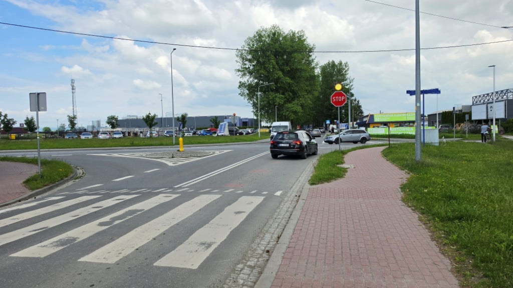 Nawet do 20 kolizji rocznie na skrzyżowaniu w Kłodzku. Mieszkańcy nazywają je Trójkątem Bermudzkim