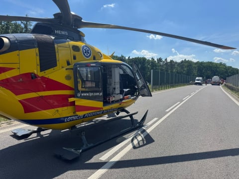 Czołowe zderzenie na granicy powiatów. Dwie osoby ranne, lądował helikopter LPR [ZDJĘCIA] - 0