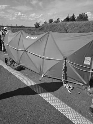Makabryczny wypadek niedaleko Polkowic. Motocykl i kierowca stanęli w płomieniach - 2