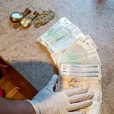 Wykorzystali blisko 100 kobiet, zarobili nawet milion złotych. Gang sutenerów rozbity - 1