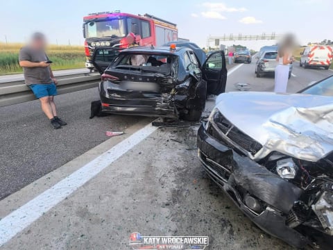 Karambol na autostradzie A4. Jedna osoba ranna, trasa w stronę Wrocławia była zablokowana [ZDJĘCIA] - 3