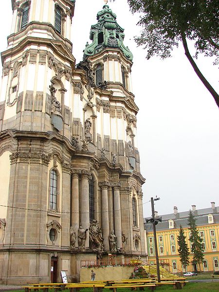Pielgrzymują do Krzeszowa - Fot. Oktanpl/Wikipedia