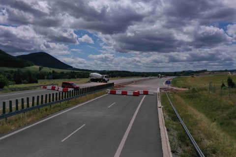 Trasa S3 już nie kończy się w szczerym polu. Czesi położyli asfalt przy granicy z Polską [ZDJĘCIA] - 1
