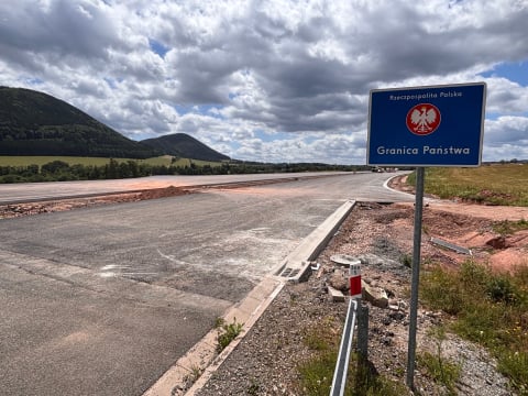 Trasa S3 już nie kończy się w szczerym polu. Czesi położyli asfalt przy granicy z Polską [ZDJĘCIA] - 4