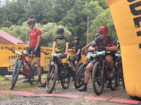 Ostre Koło w Świdnicy. Zabraliśmy naszych słuchaczy na drugi etap Pucharu Strefy MTB Sudety - 2