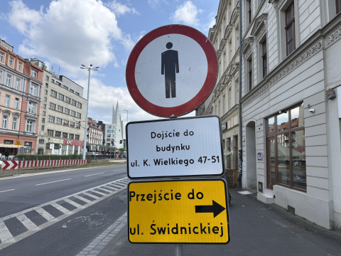 Kilka dni ogromnych korków w centrum. Tak wygląda zamknięta dla ruchu ul. Kazimierza Wielkiego [ZDJĘCIA] - 1