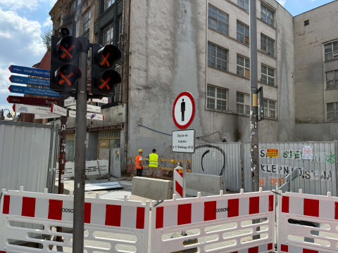 Kilka dni ogromnych korków w centrum. Tak wygląda zamknięta dla ruchu ul. Kazimierza Wielkiego [ZDJĘCIA] - 2
