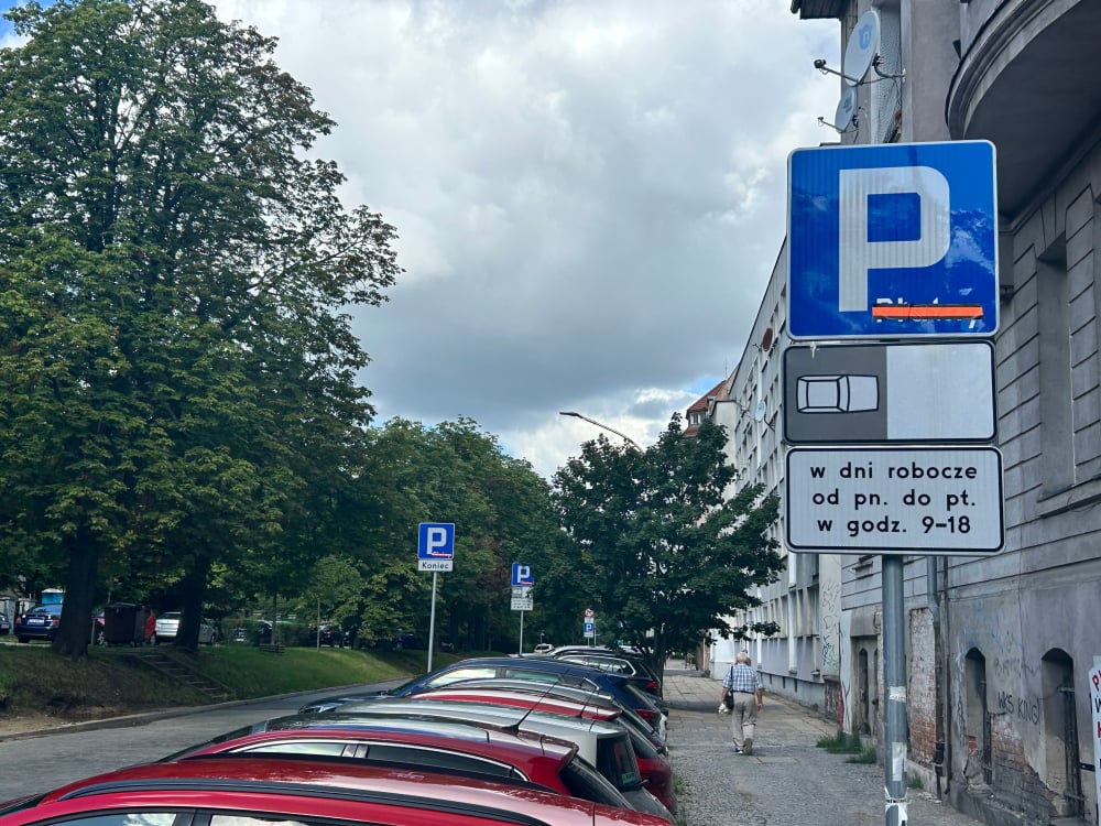 Parkometry pojawią się na Gajowicach, rozpoczęto przygotowania. Co sądzą o tym mieszkańcy?