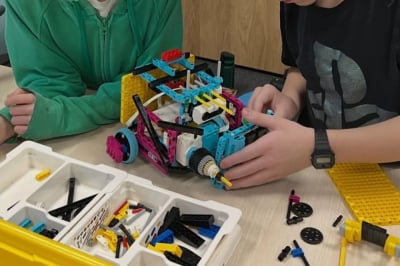 Minecraft i robotyka: Idealne p&oacute;łkolonie dla dzieci we Wrocławiu