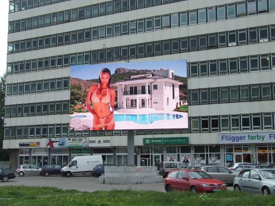 Prosto w oczy, czyli telebim przy drodze - 2