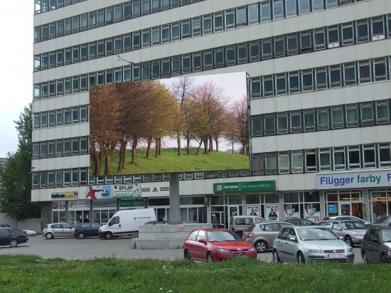 Prosto w oczy, czyli telebim przy drodze - 1