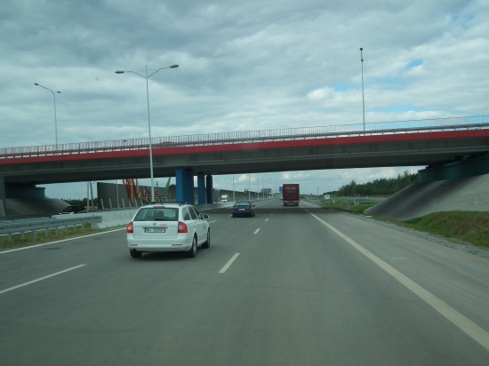 Znaki drogowe na AOW do poprawki - fot. archiwum prw.pl
