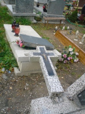 Wandale na legnickim cmentarzu - 1