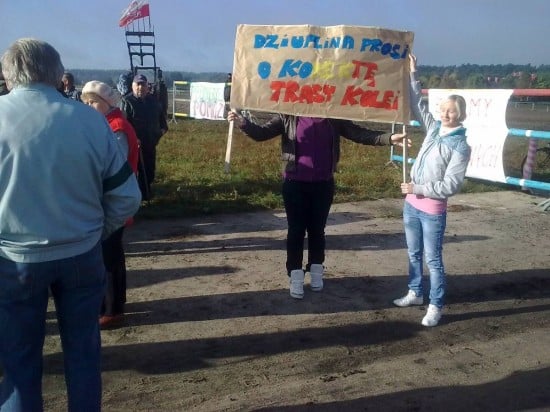 Protestują przeciw kolejom (Zobacz) - 0