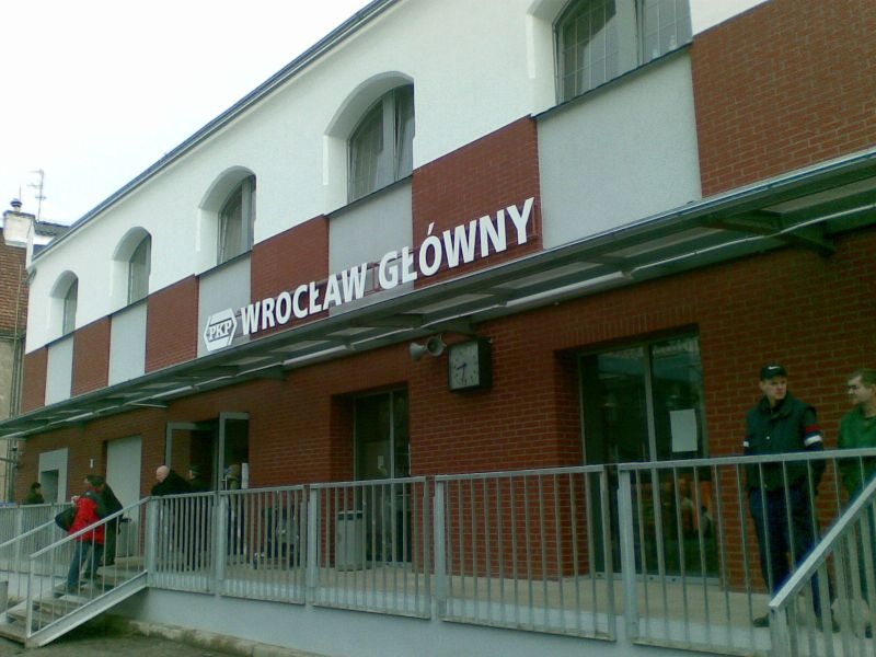 Pociagi InterREGIO wracają do rozkładu jazdy - Wrocławski tymczasowy dworzec, fot. Dariusz Wieczorkowski