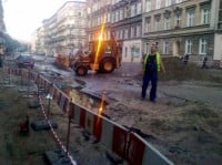 Pękła rura na Dworcowej - fot. archiwum prw.pl