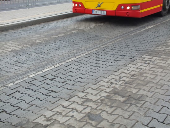 Zapada się bruk na Strzegomskiej - 2