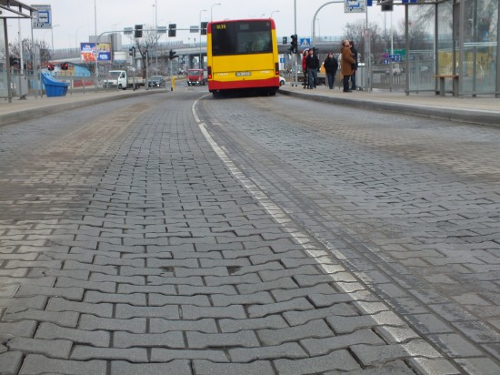 Zapada się bruk na Strzegomskiej - 3