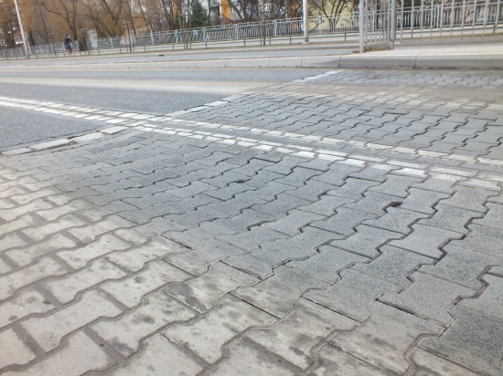 Zapada się bruk na Strzegomskiej - 4