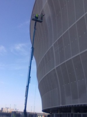Wielkie mycie na stadionie trwa - 1