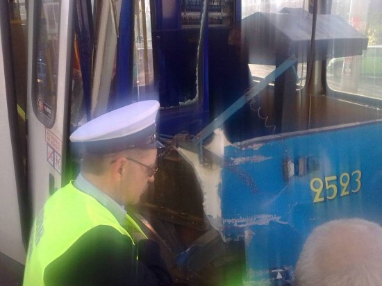 Wypadek tramwajowy, są ranni - 1
