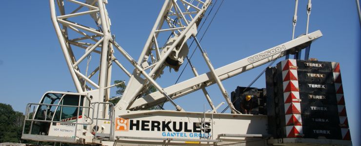 Herkules postawi pylon wrocławskiego mostu - Fot. GDDKiA