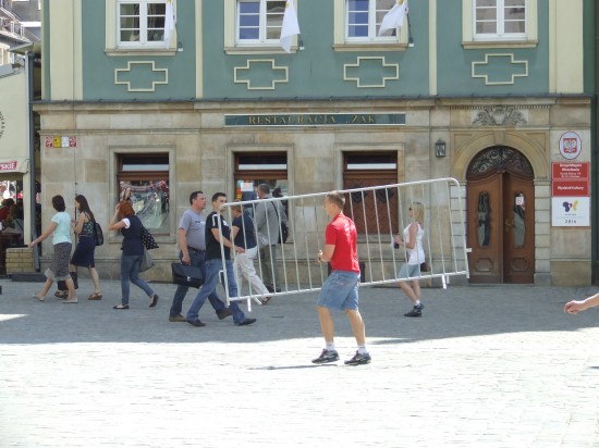 Budują strefę kibica (Zobacz) - 21