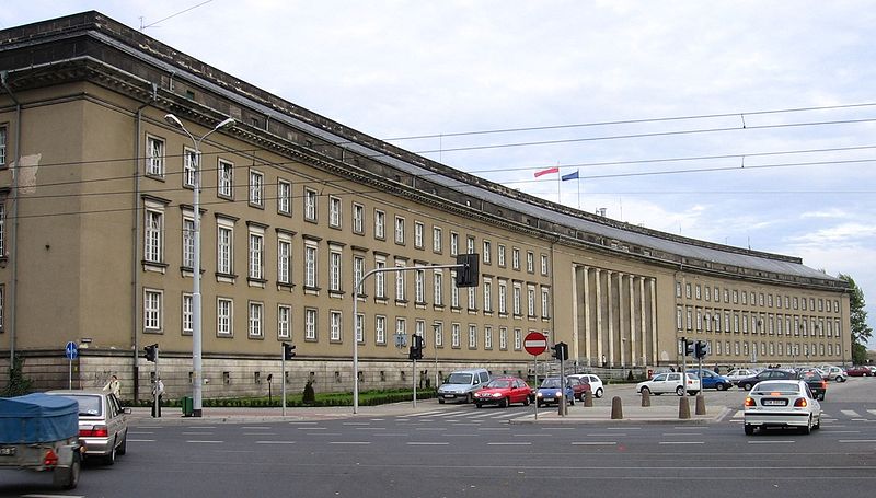 Wydają jeden paszport co minutę! - Gmach Urzędu Wojewódzkiego, fot. Wikipedia